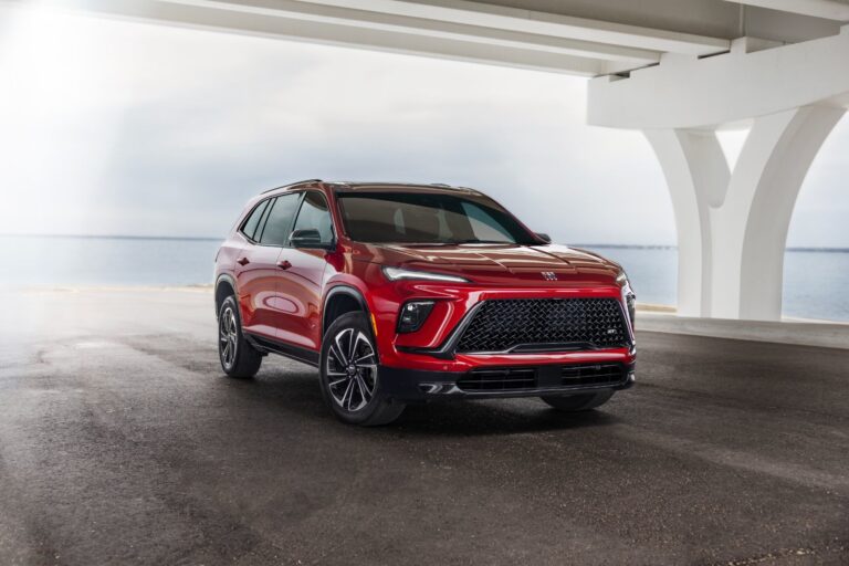 The New 2025 Buick Enclave ST: A Luxurious and Technologically Advanced SUV